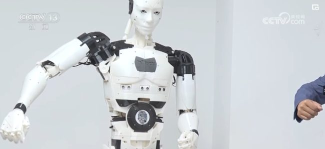 我国机器人领域基础研发能力提升 创新产品在多领域加速落地